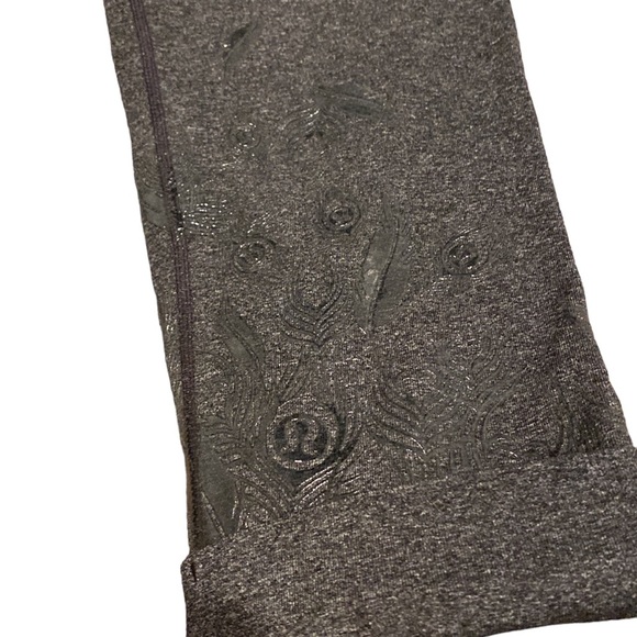 LuLuLemon Cropped feather embossed Leggings 6 Black Vintage - Picture 1 of 13